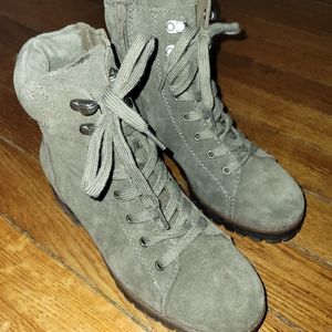 Crown Vintage Boots